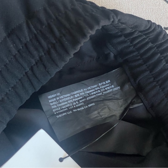 NWOT Theory Easy Jogger Regent Crepe Pull On Pants in Black with Pockets Size 4 - Picture 7 of 8